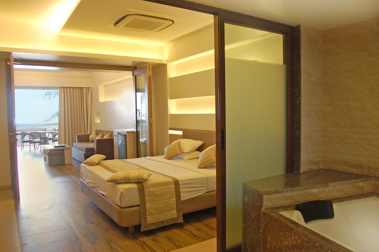 Hotel Miramar Daman Bagian luar foto